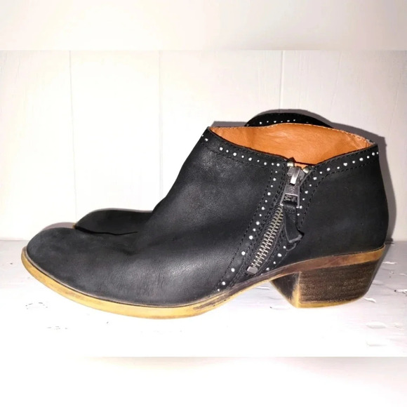 Lucky Benna Western Bootie in Black size 8.5 Studs Almond Toe Short Heel - Picture 4 of 9